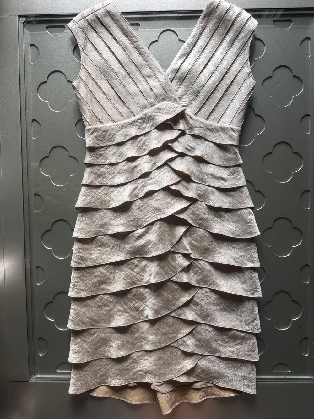 ADRIANNA PAPELL Champagne Layered V-Neck Cocktail Dress 4P - Picture 10 of 16